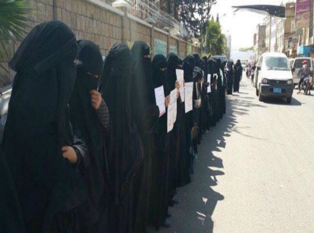 Abductees’ mothers in Ibb demonstrate for the release of their sons