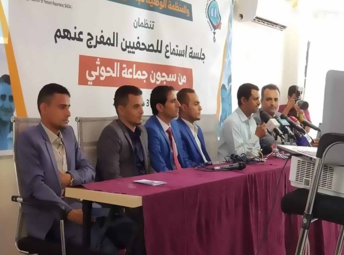 صحفيون محررون يروون تفاصيل مفزعة للتعذيب النفسي والجسدي في سجون مليشيا الحوثي