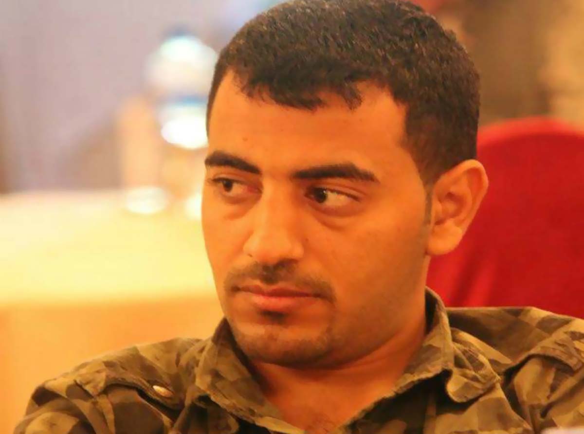 الصحفي "عجلان" يستقبل مولوده "إبراهيم" وهو محتجز لدى ميليشيا الحوثي بدون تهمة