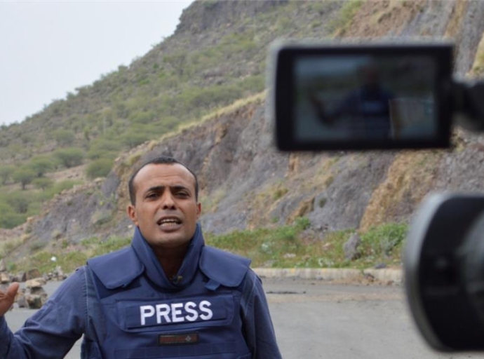 "صحفيات بلا قيود" تدين الاعتداء على سيارة مراسل قناة الجزيرة البكاري