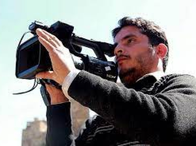 "صحفيات بلا قيود" تدين اعتداء قيادات مؤتمرية على مصور قناة الحرة