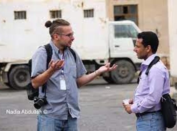 "صحفيات بلا قيود" تدين خطف الصحفي الأمريكي "لوك سومر"