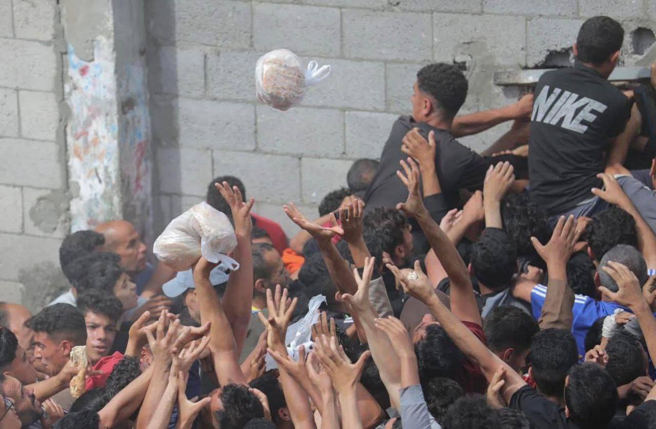 تحت ستار المساعدات الإنسانية.. الاحتلال يواصل إبادة غزة 